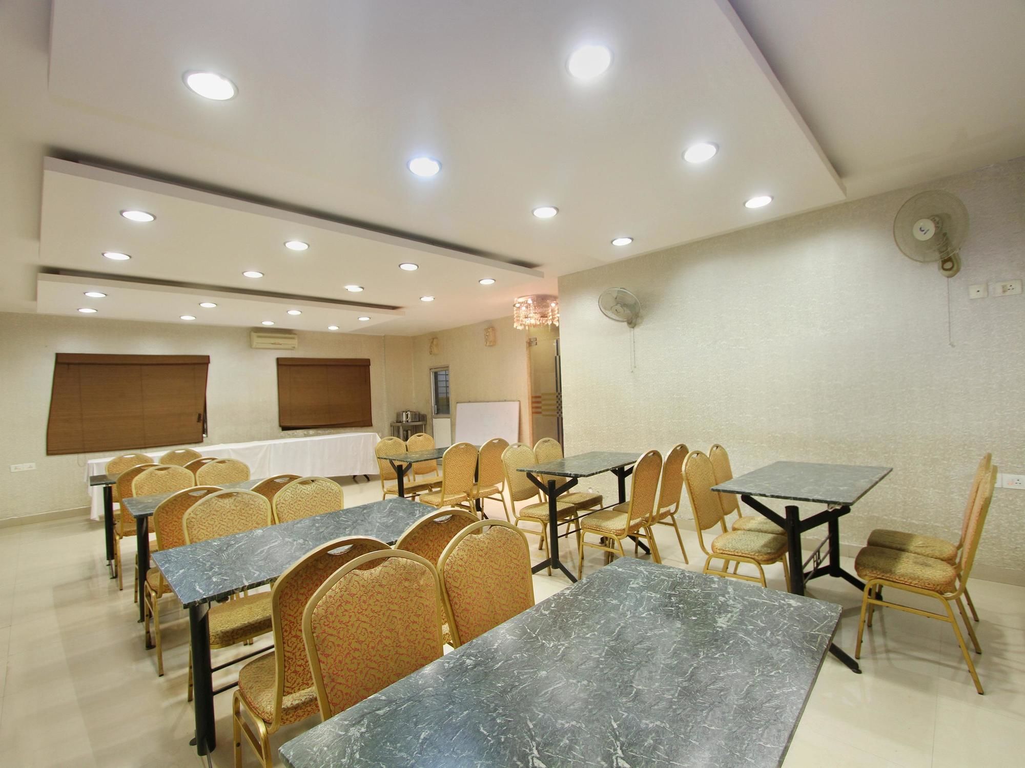 Oyo 435 Hotel Amshi International Bangalore Exterior photo
